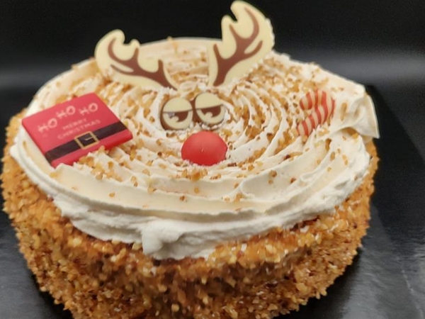 Hazelnootschuimtaartje Rendier